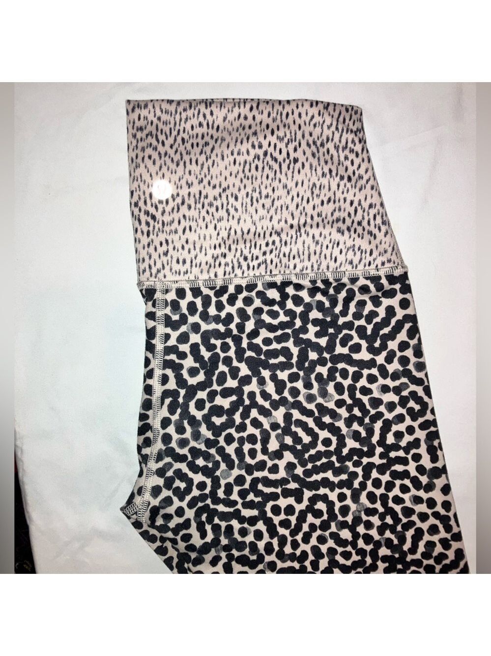 Lululemon Wunder Under Crop II Roll Down Buttery SOFT Leggings size 4 perf cond. - Picture 11 of 11